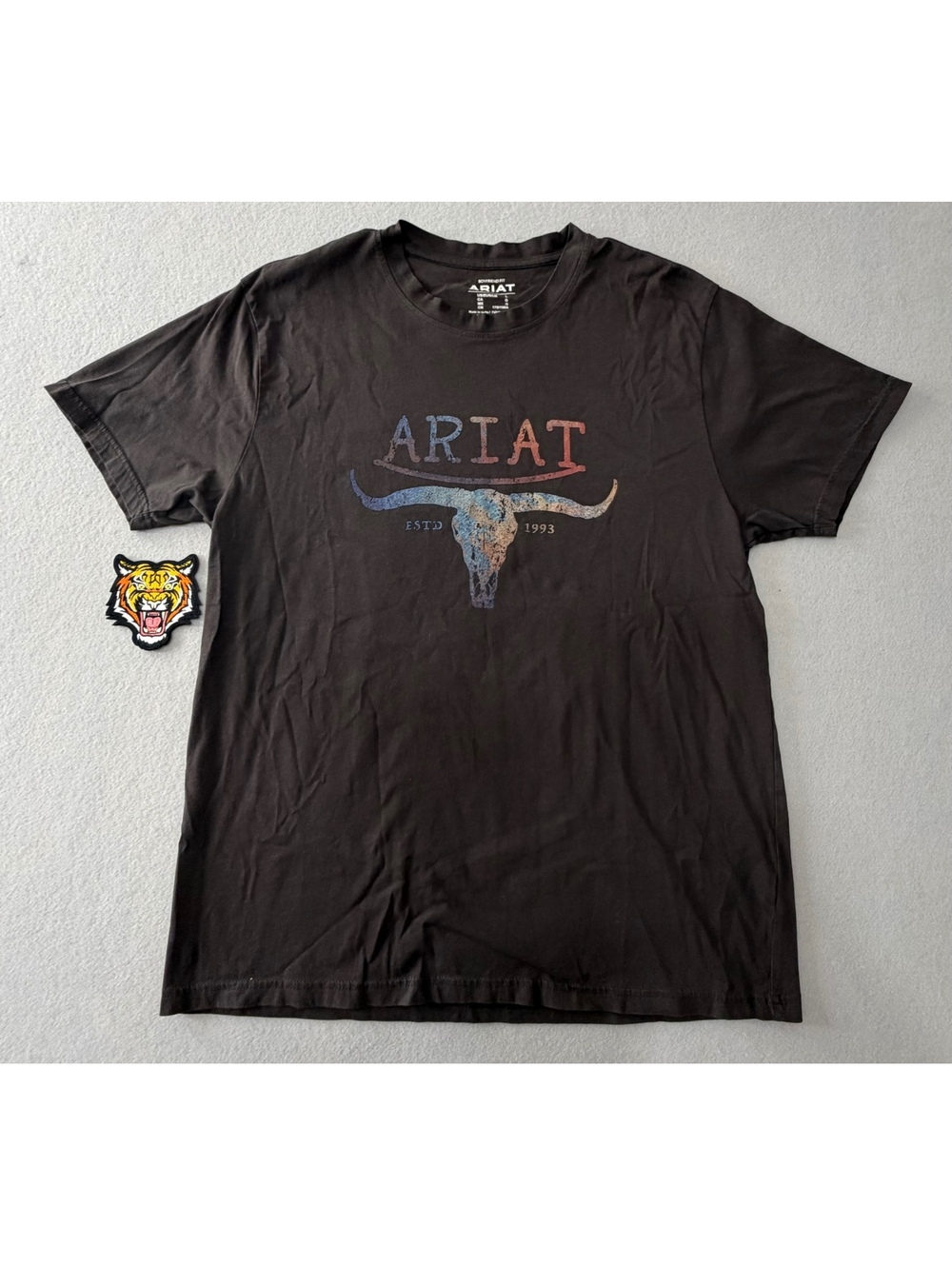 286/519 Ariat Women’s Boyfriend Fit Longhorn Graphic T-Shirt Black Size L